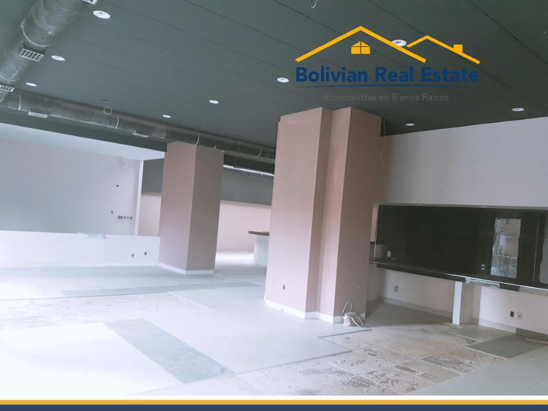 AMPLIO LOCAL COMERCIAL A LA CALLE – CALACOTO
