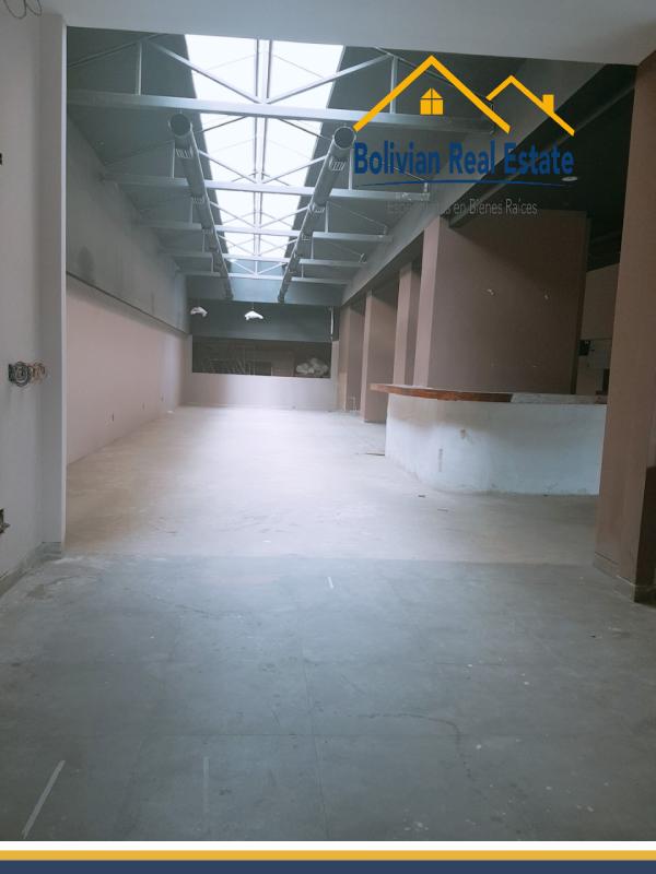 AMPLIO LOCAL COMERCIAL A LA CALLE – CALACOTO